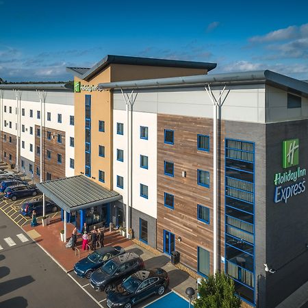 Holiday Inn Express Kettering By Ihg Exterior foto