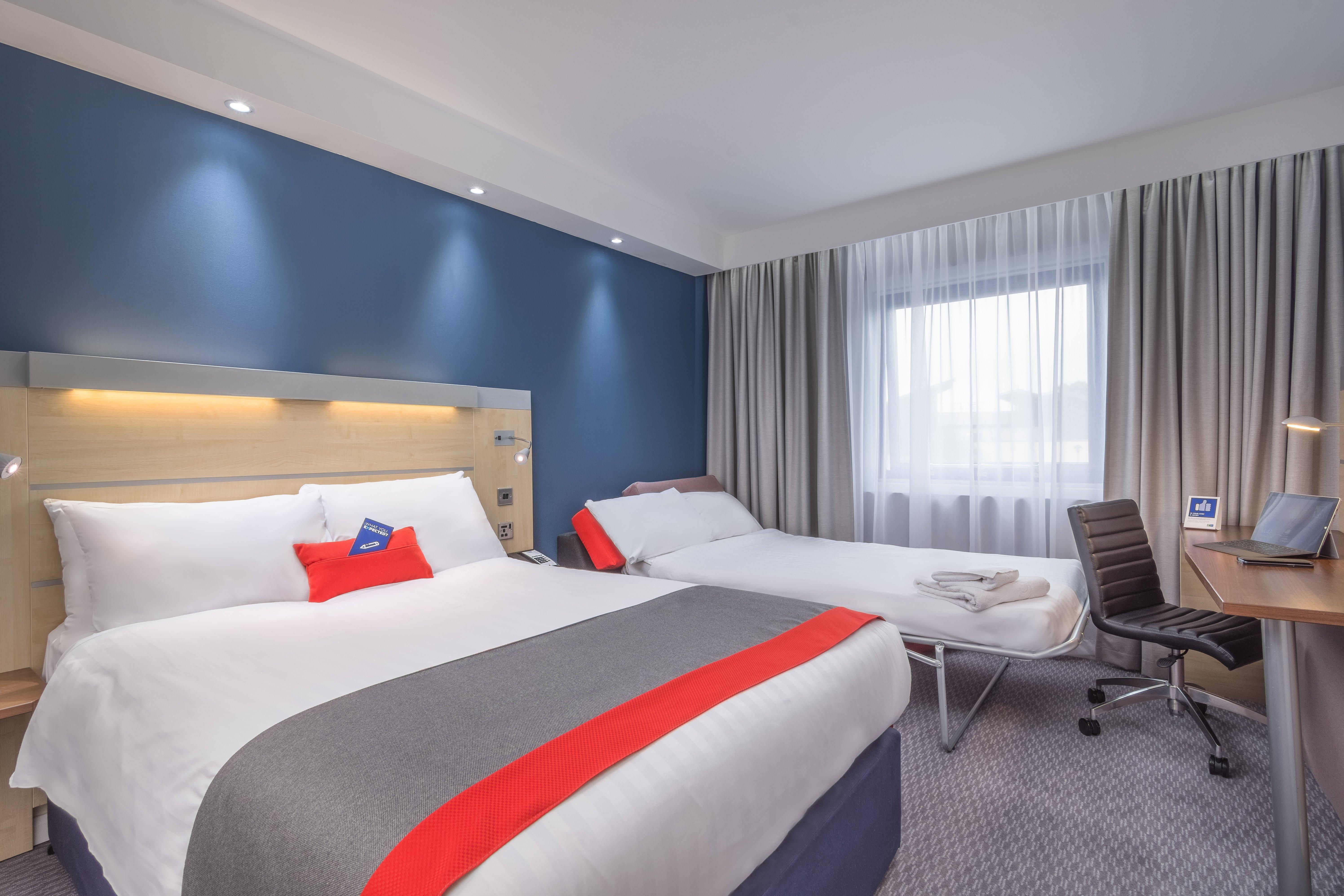 Holiday Inn Express Kettering By Ihg Exterior foto