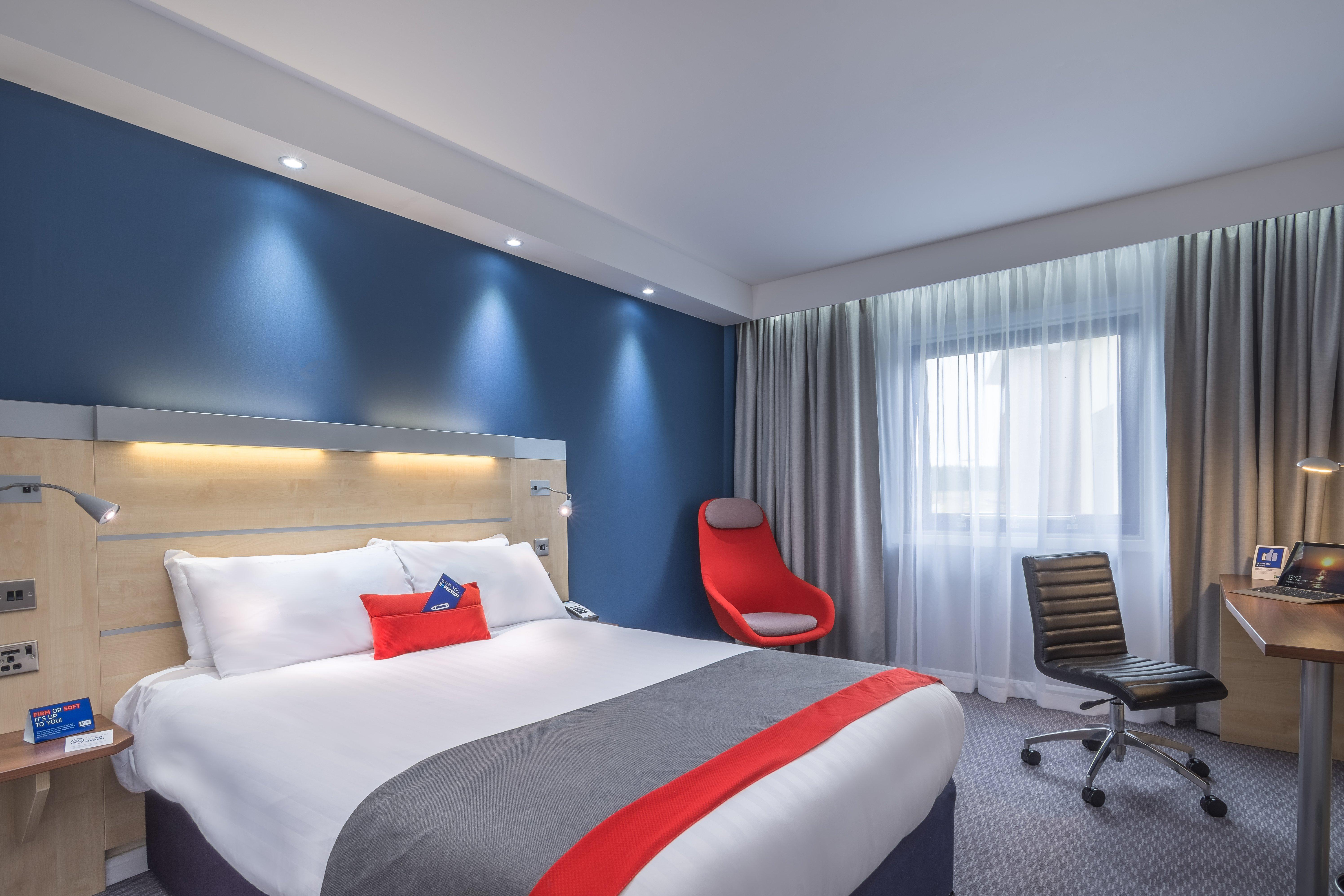 Holiday Inn Express Kettering By Ihg Exterior foto