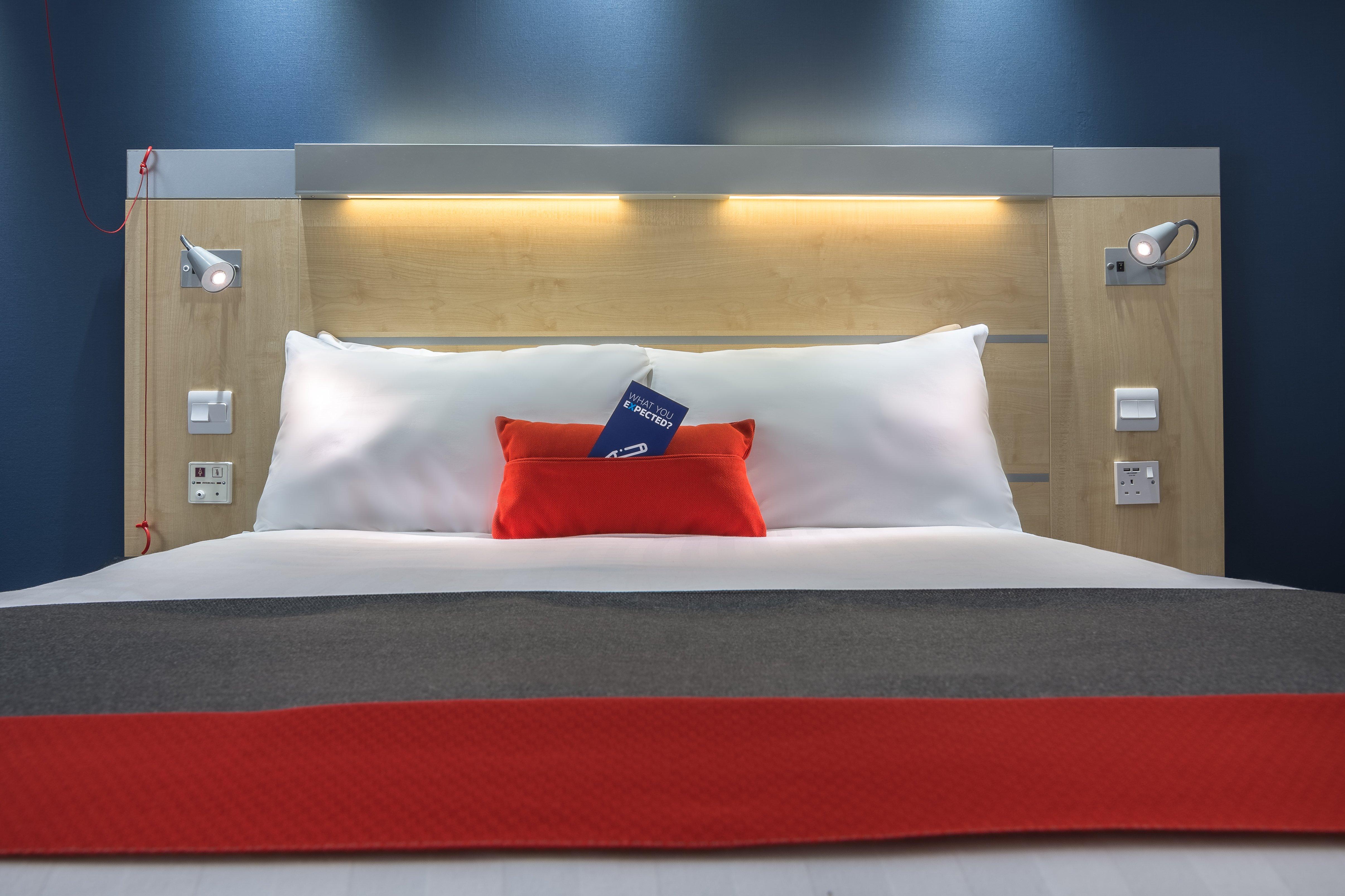 Holiday Inn Express Kettering By Ihg Exterior foto