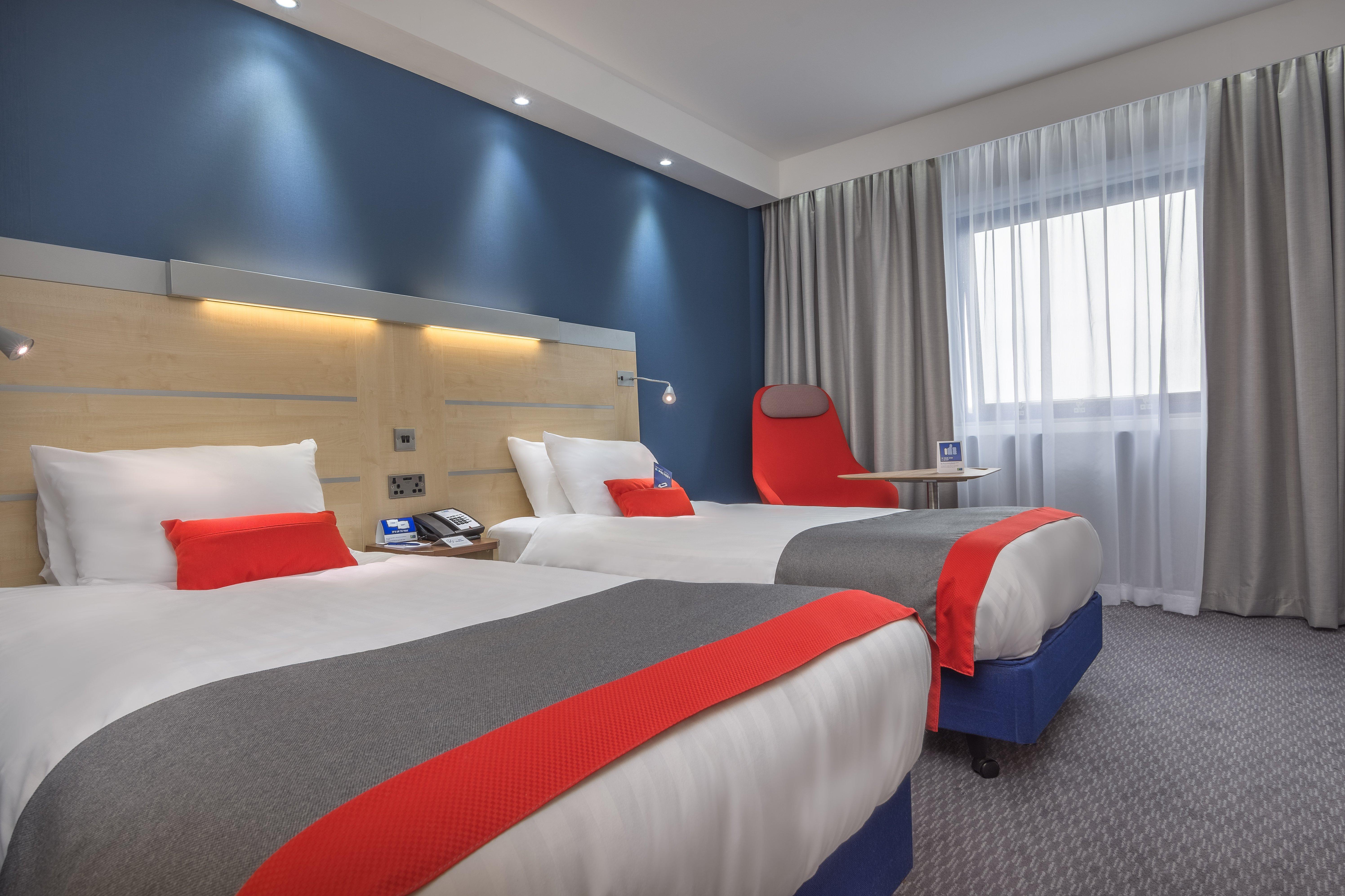 Holiday Inn Express Kettering By Ihg Exterior foto