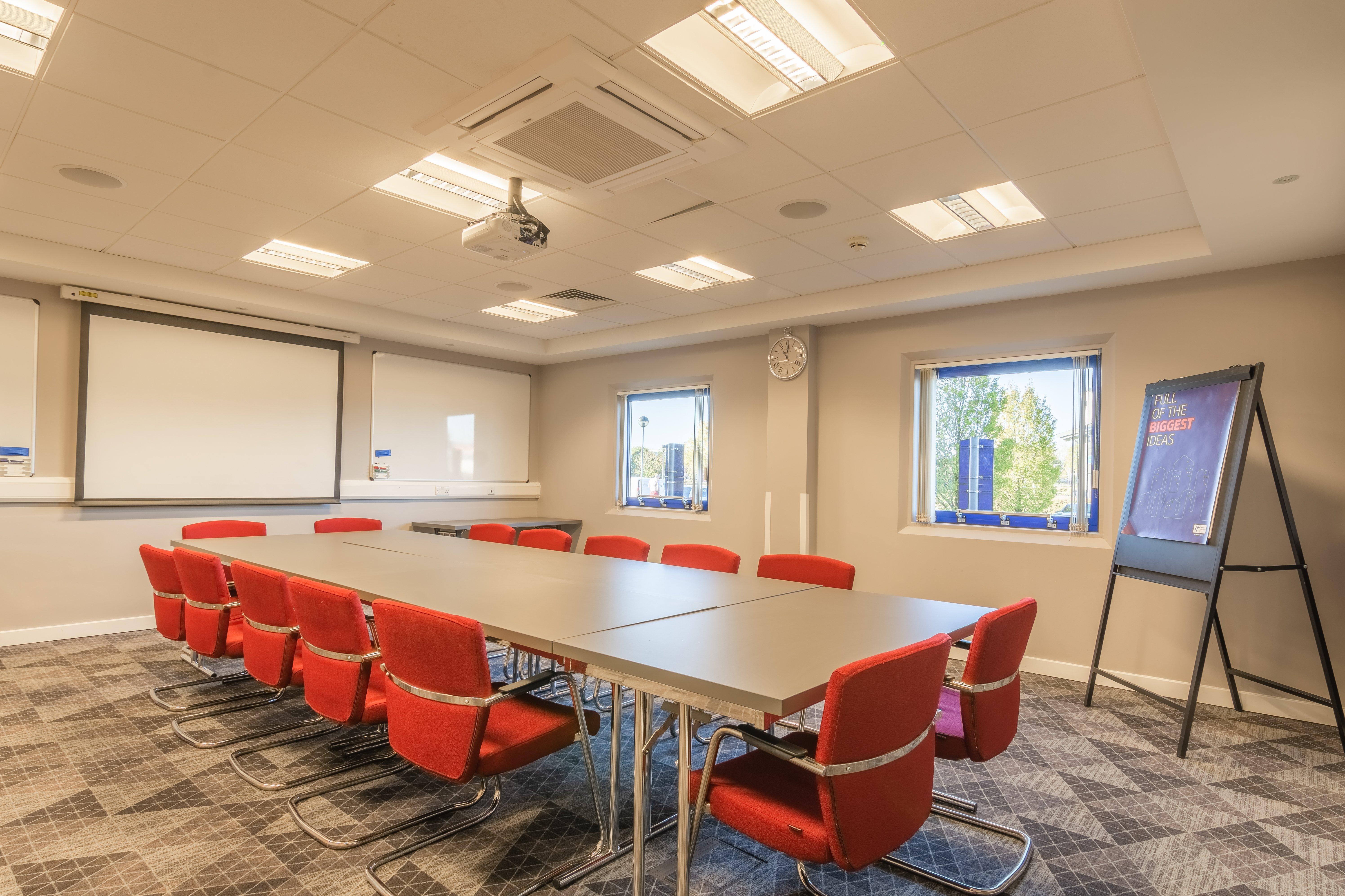 Holiday Inn Express Kettering By Ihg Exterior foto