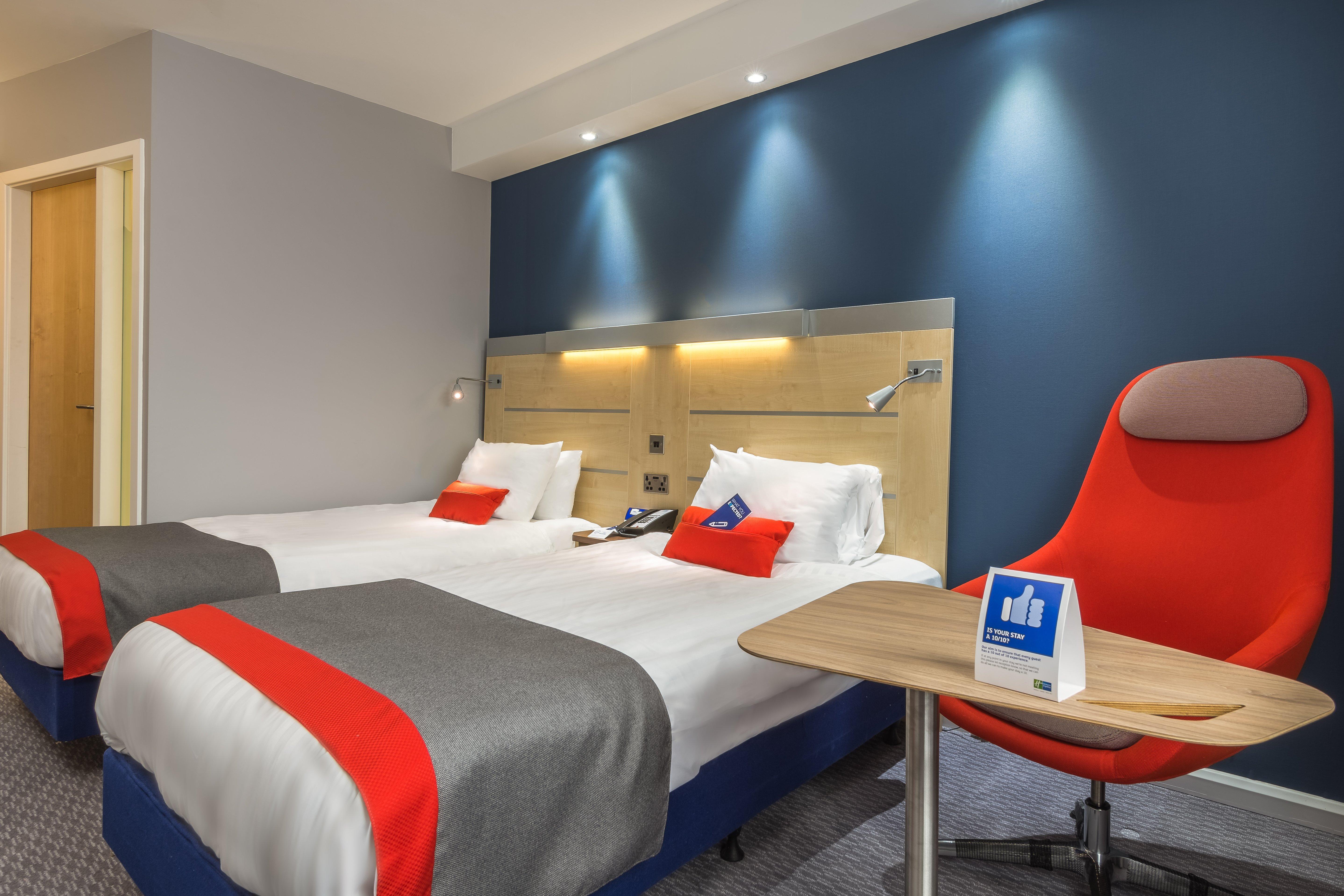 Holiday Inn Express Kettering By Ihg Exterior foto