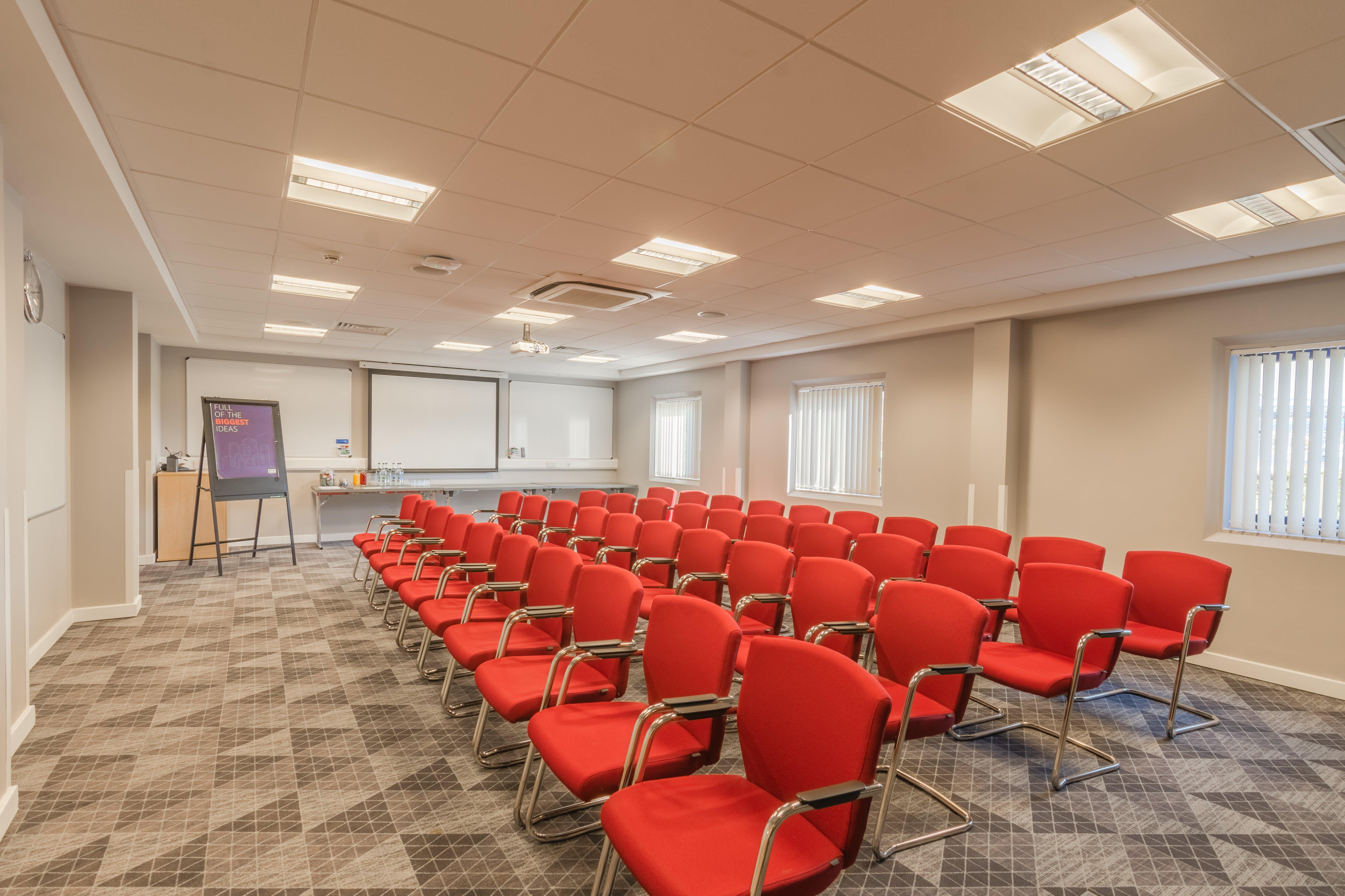 Holiday Inn Express Kettering By Ihg Exterior foto