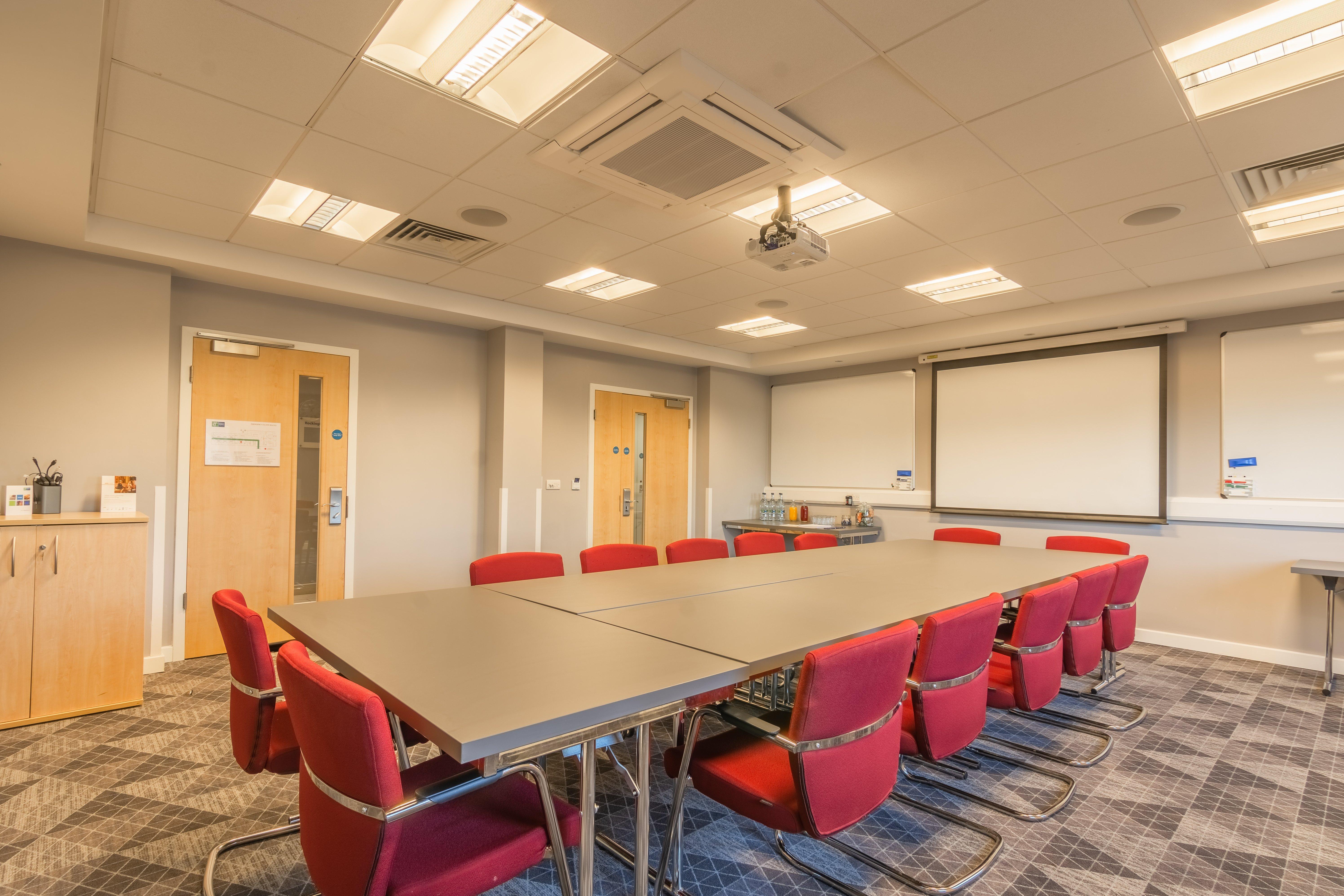 Holiday Inn Express Kettering By Ihg Exterior foto