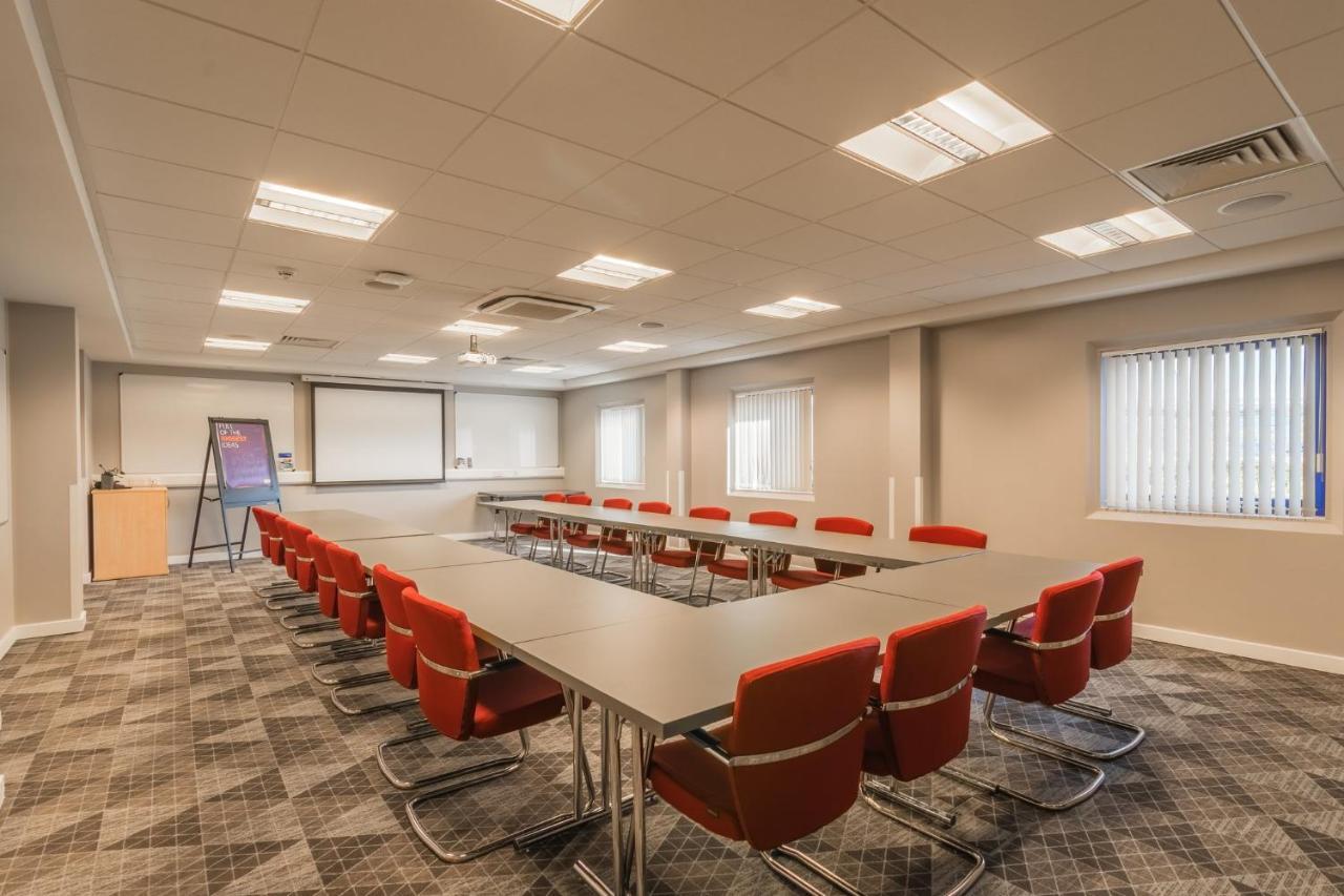 Holiday Inn Express Kettering By Ihg Exterior foto