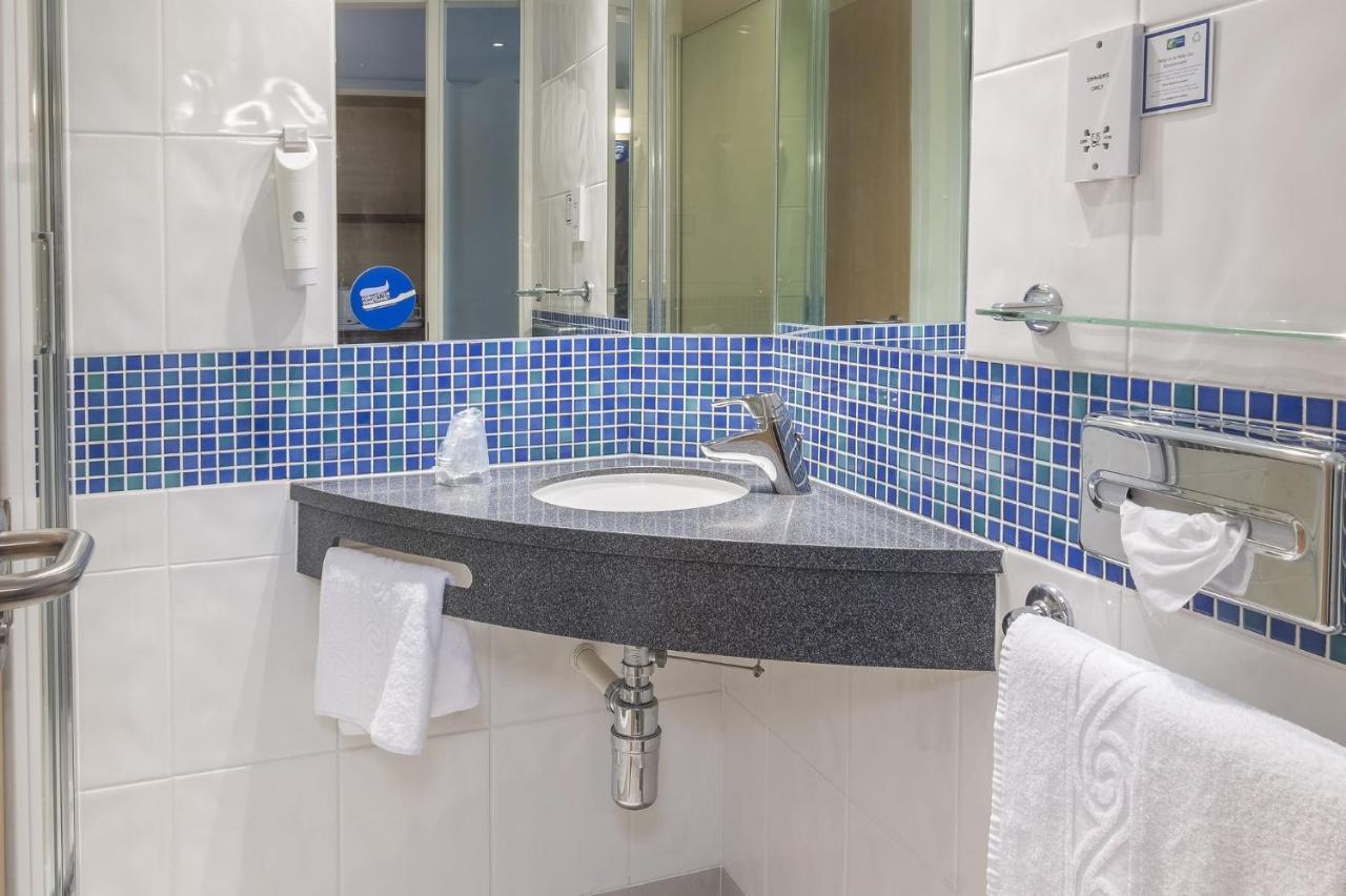 Holiday Inn Express Kettering By Ihg Exterior foto