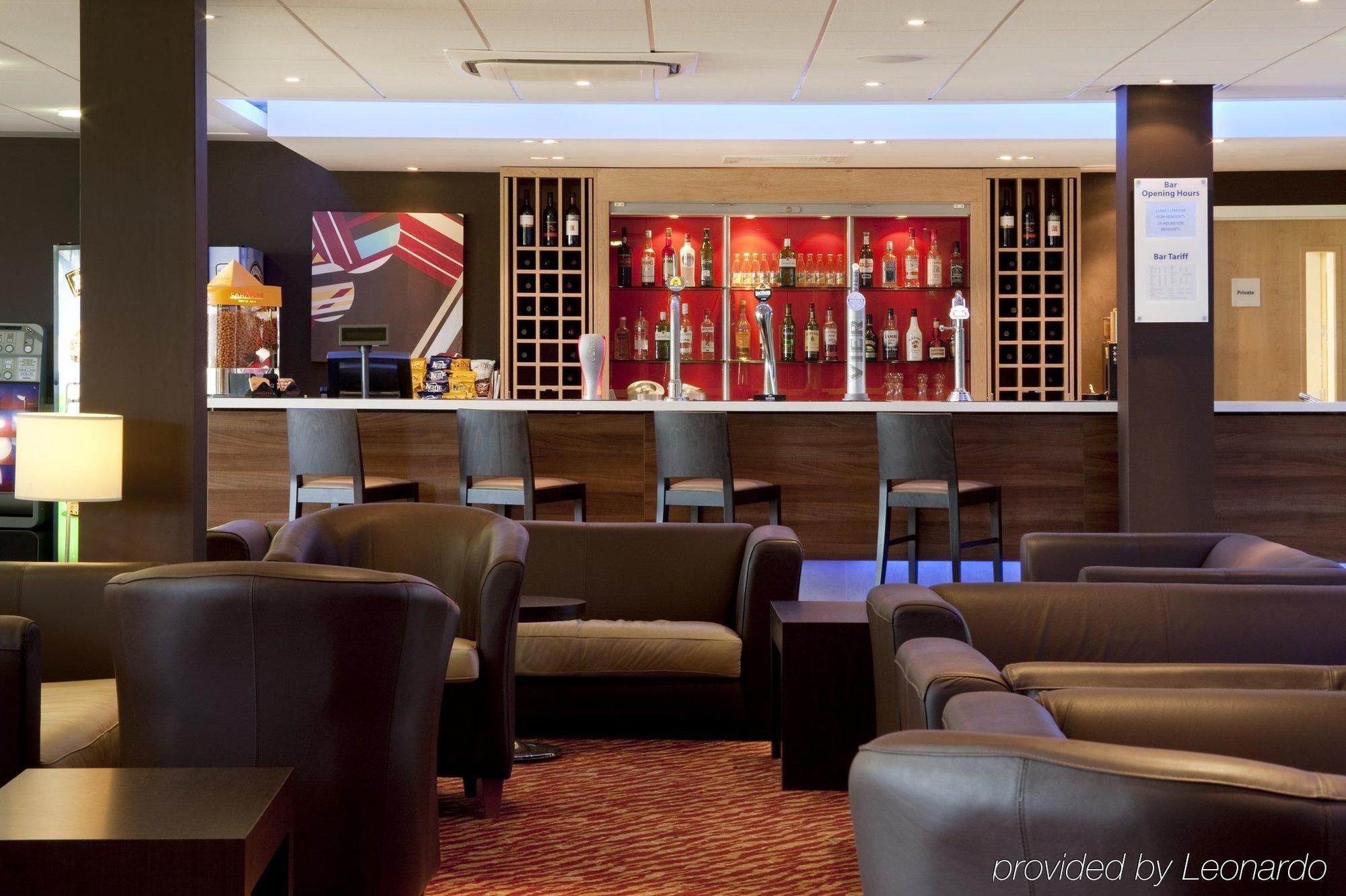 Holiday Inn Express Kettering By Ihg Exterior foto