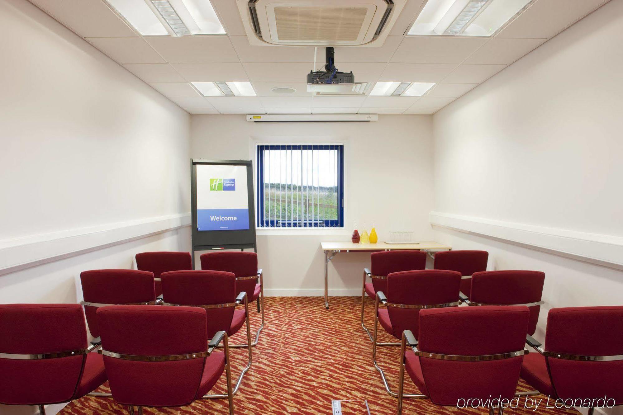Holiday Inn Express Kettering By Ihg Exterior foto