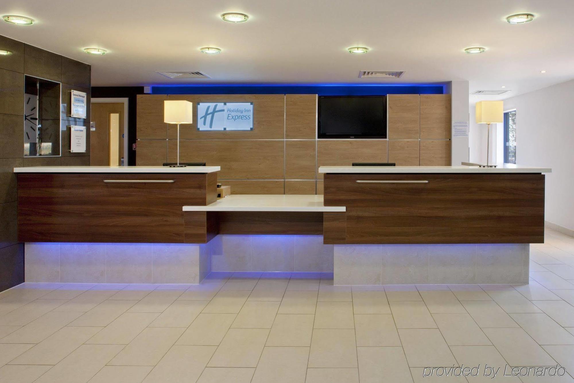 Holiday Inn Express Kettering By Ihg Exterior foto