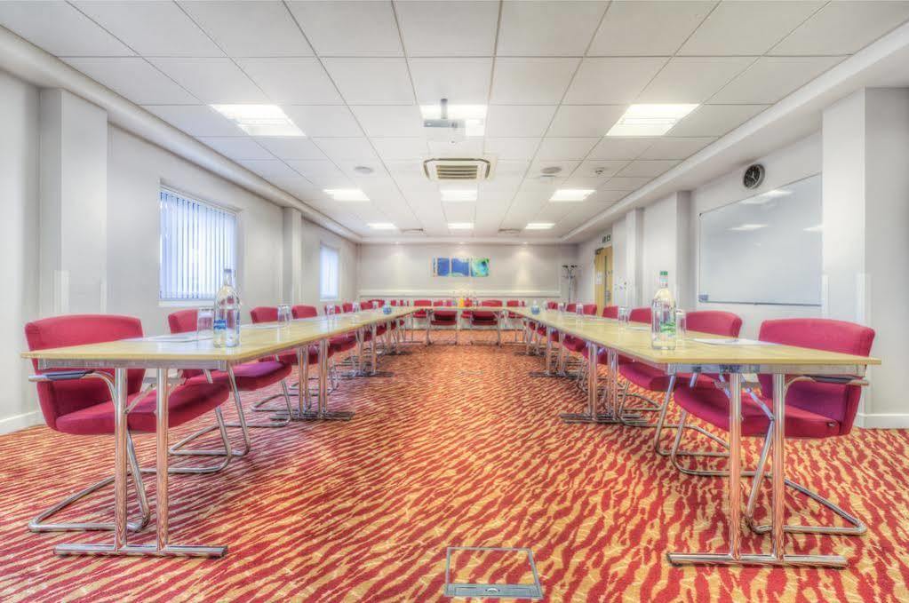 Holiday Inn Express Kettering By Ihg Exterior foto