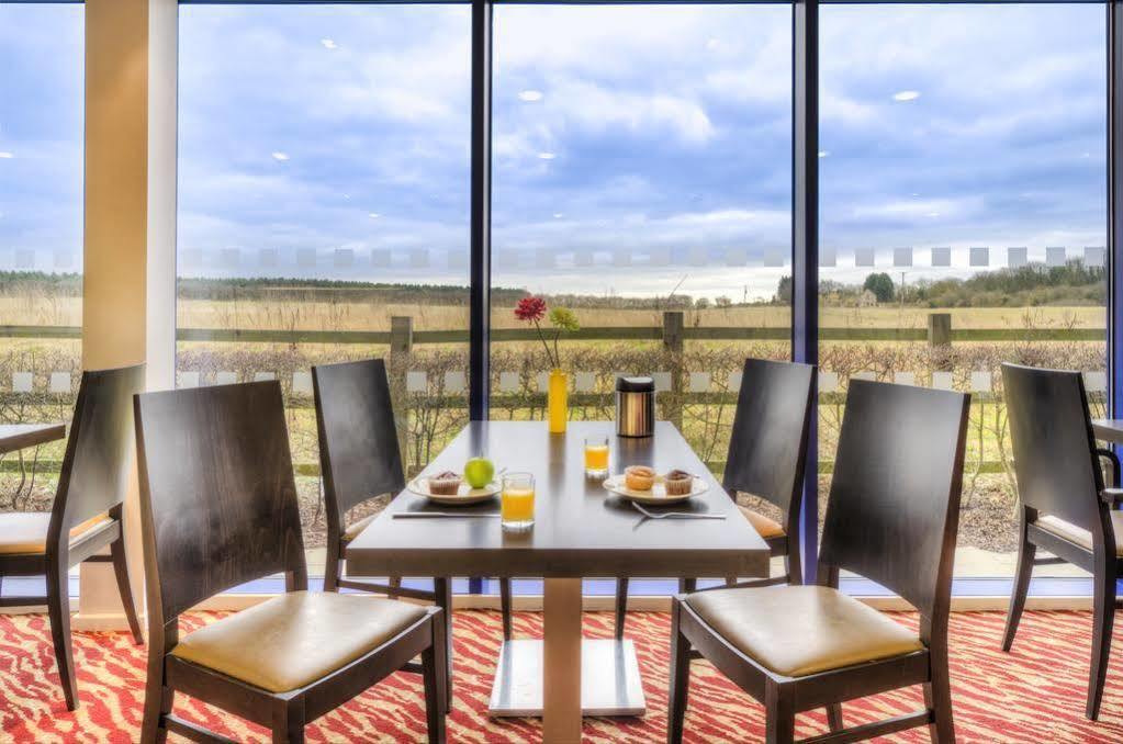 Holiday Inn Express Kettering By Ihg Exterior foto