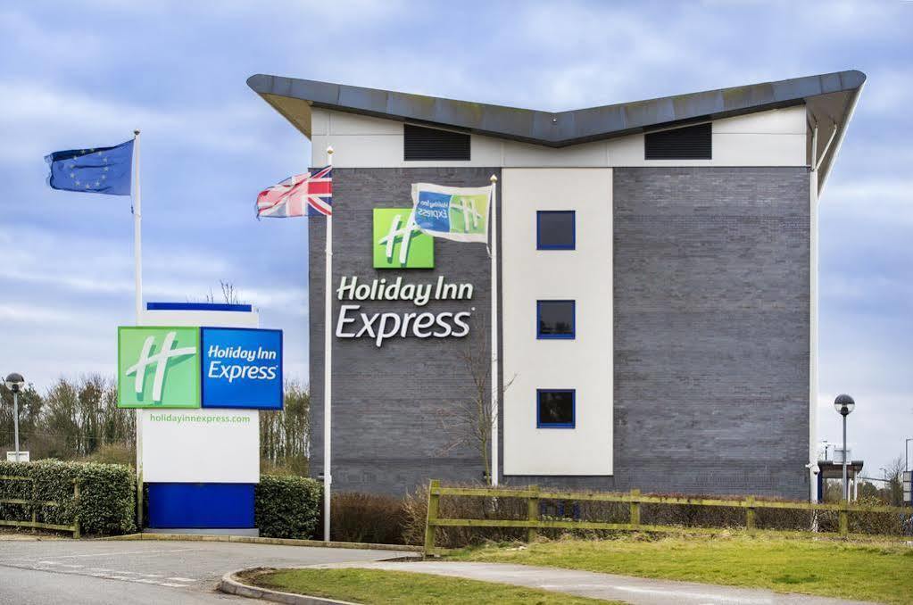 Holiday Inn Express Kettering By Ihg Exterior foto