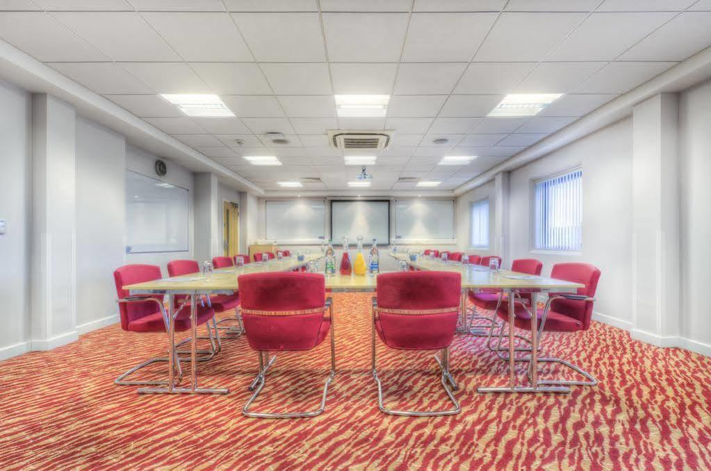Holiday Inn Express Kettering By Ihg Exterior foto