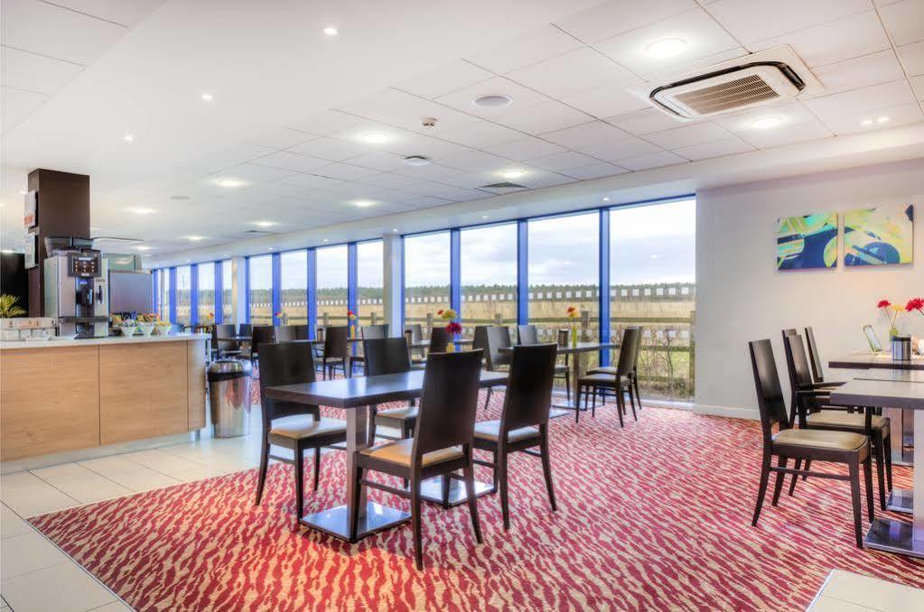 Holiday Inn Express Kettering By Ihg Exterior foto